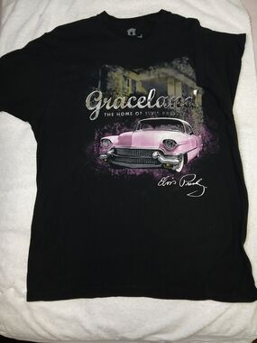 Elvises Graceland Men’s Short Sleeve T-Shirt – with Pink Car Graphic